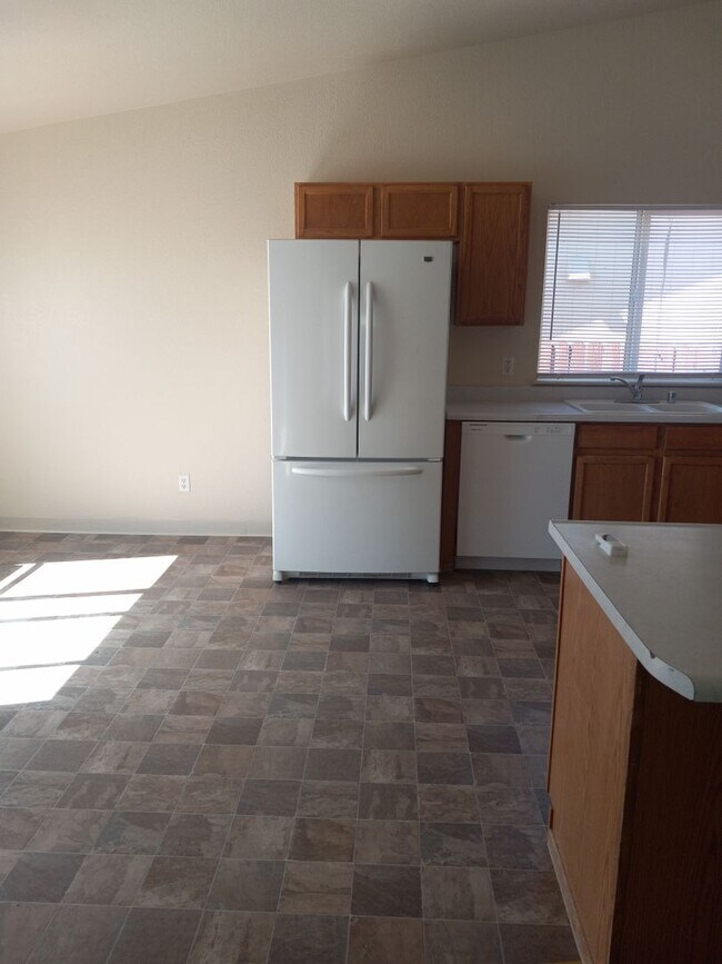 Building Photo - Bright & Spacious Dayton Home with Large Backyard – $2,250