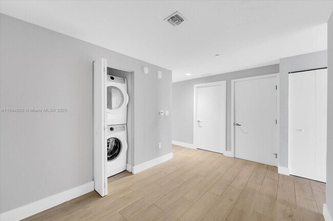 Building Photo - 16385 Biscayne Blvd