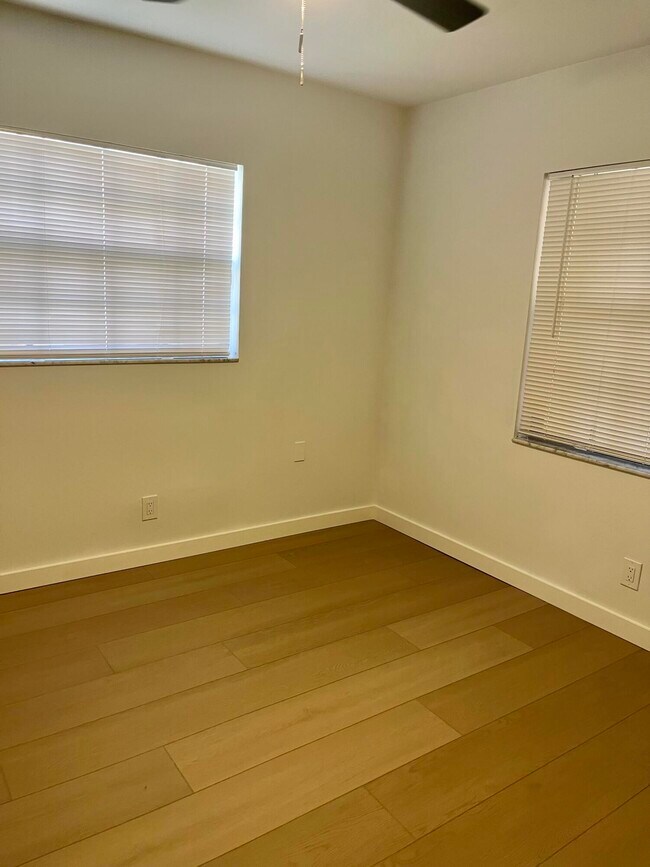 Building Photo - 4243 Oak Terrace Dr