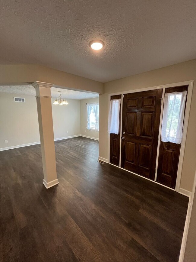 Building Photo - Charming Rural Retreat in Richwood- Fiber Internet Included!