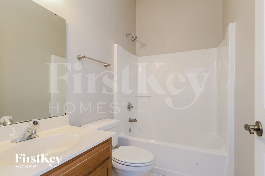 Building Photo - 6223 Rosebriar Ln