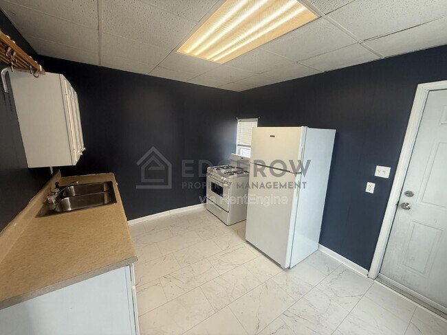 Building Photo - 404 6th St NW