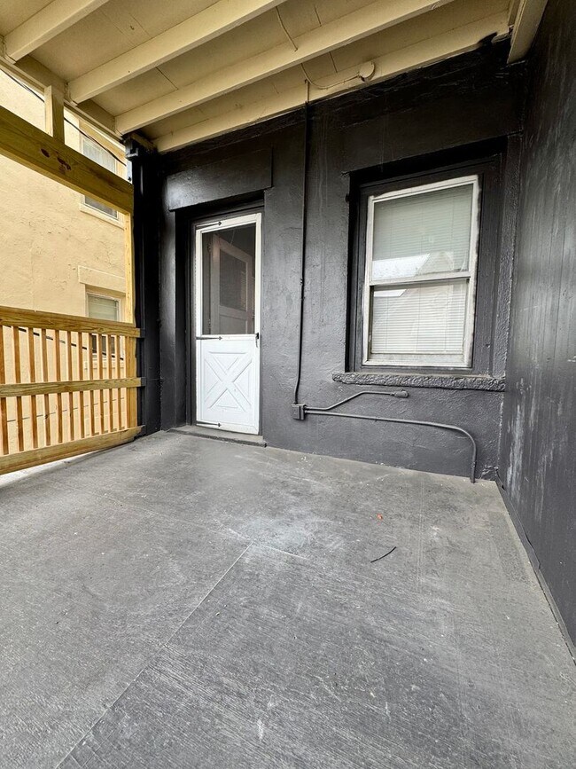 Building Photo - Renovated 3 bed, 1 bath available in Scranton