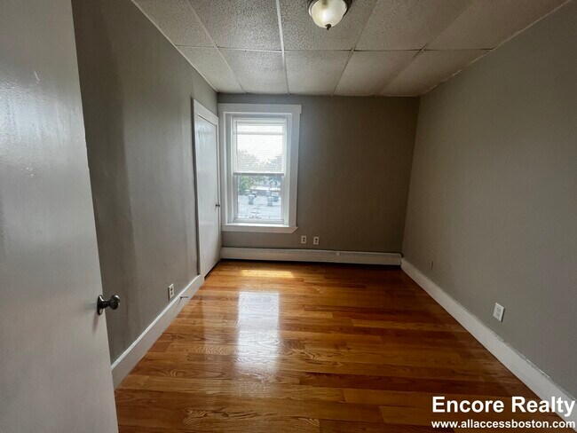 Building Photo - 270 Bowdoin St