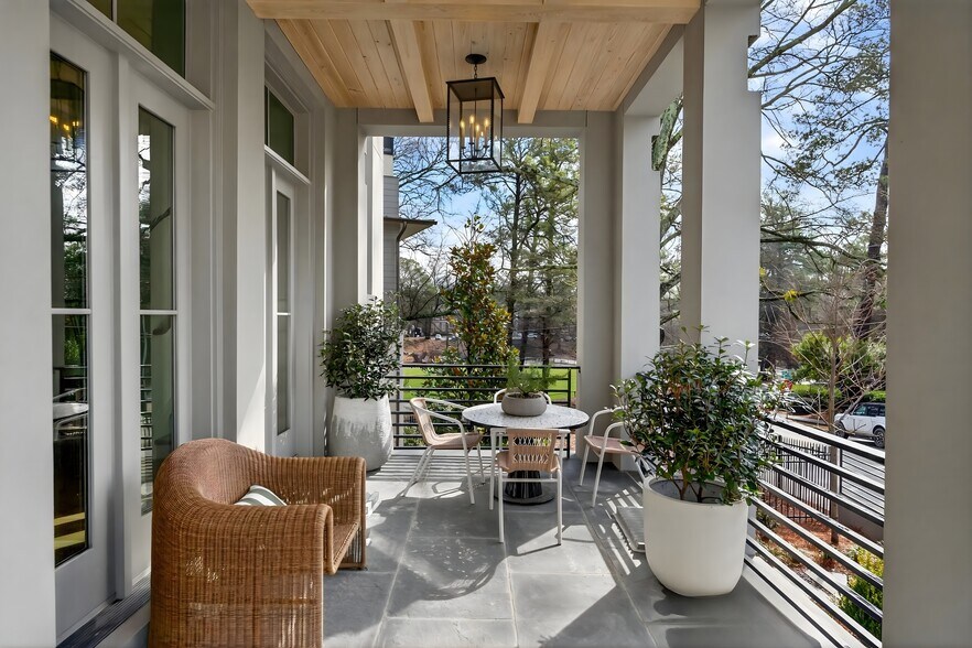 Front Porch - 100 Sheridan Dr NE