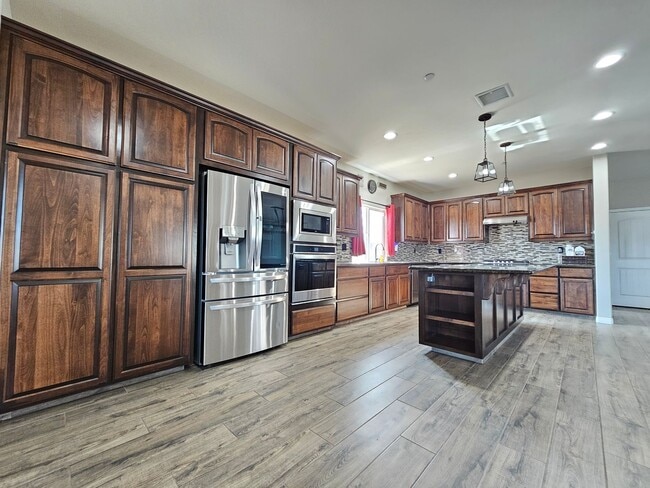 Building Photo - Dream Home 4 bed 3 bath Home!