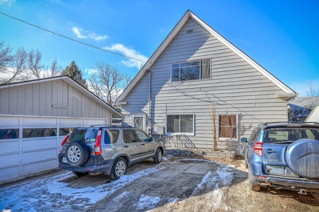 Building Photo - Coveted Northend Location! Spacious 5 bedr...