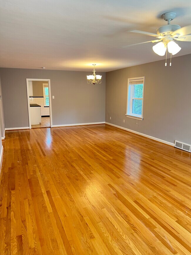 Building Photo - 7449 Delmar Blvd