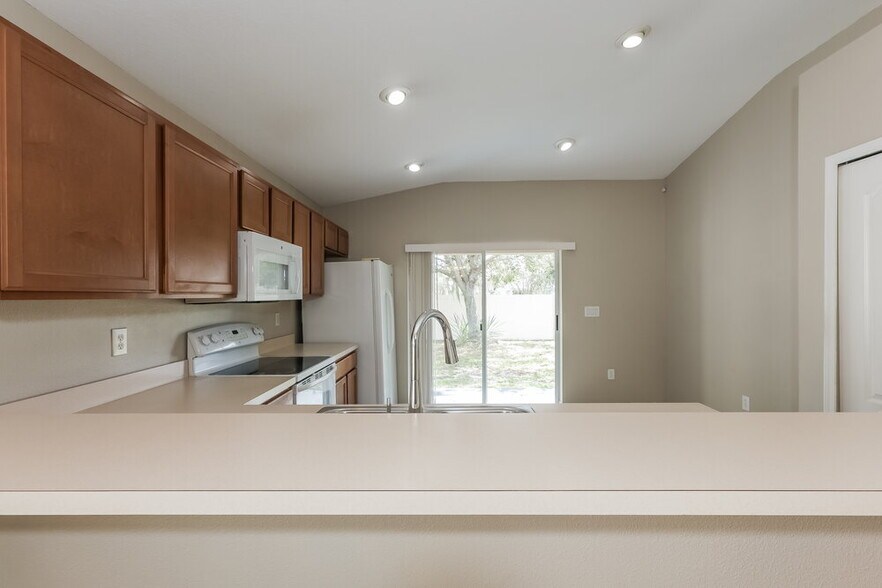 Building Photo - 7804 Maroon Peak Dr