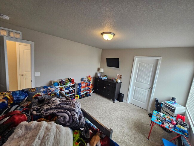 Building Photo - Welcome to this beautiful 3-bedroom, 3-bathroom home located in Lorson Ranch!!