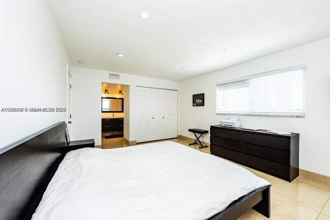 Building Photo - 2081 S Ocean Dr