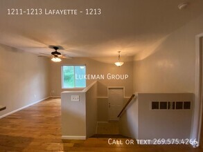 Building Photo - 1213 Lafayette - 3 Bed/1 Bath Unit Near WMU