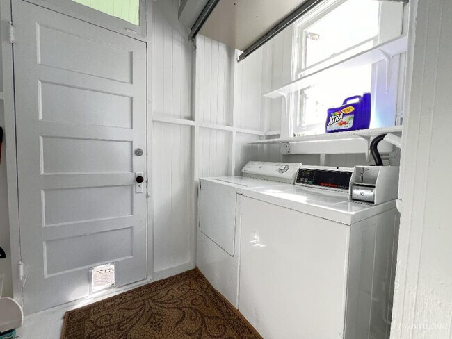 Building Photo - 250-254-254 Carl St