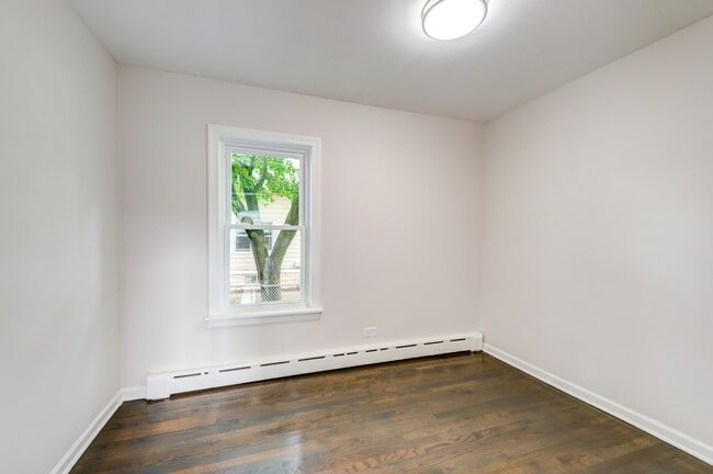 1'st Flr - 416 N Central Ave