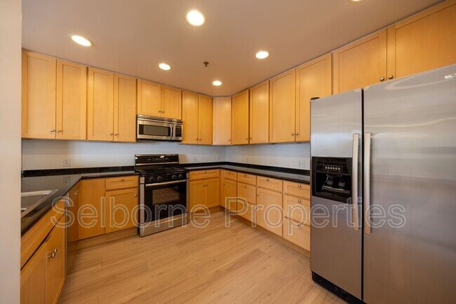 Building Photo - 1401 Jackson St