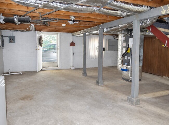 Building Photo - 1734 Peachtree Ln
