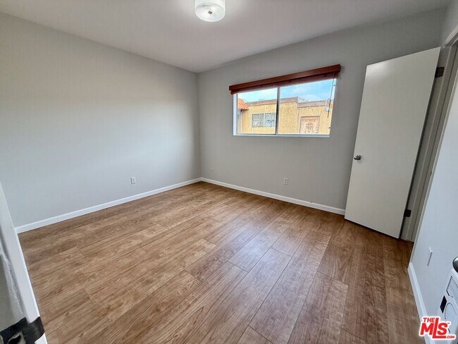 Building Photo - 882 Victor Ave