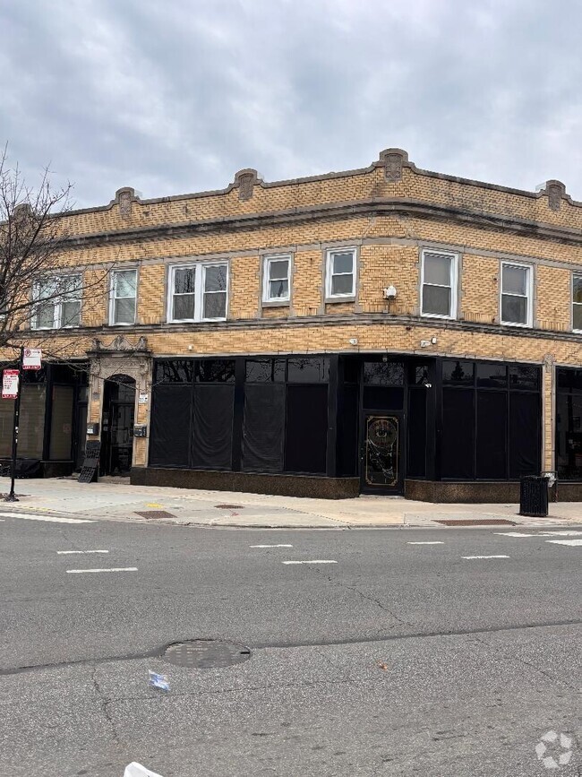 Building Photo - 3380 N Milwaukee Ave