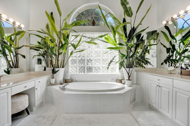 Building Photo - 11515 NW 75th Manor