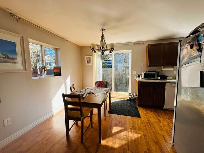 Building Photo - 3 Bedroom 2 Bath House on Cul-de-sac near Whatcom Falls Park
