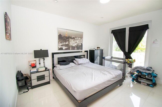 Building Photo - 6320 NW 104th Path