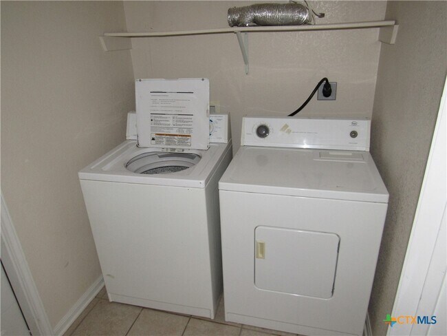 Building Photo - 6006 Sulfur Spring Dr