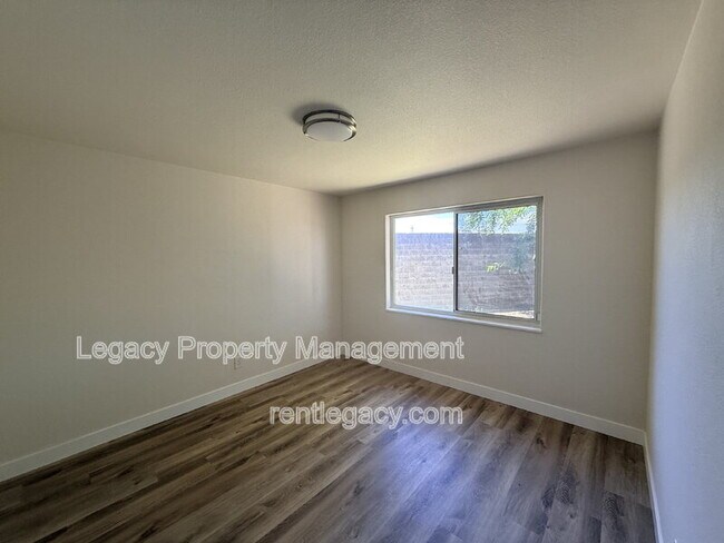 Building Photo - 3805 32nd Ave
