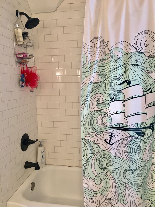 Building Photo - Charming Victorian Home Near the University of Utah