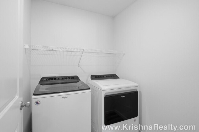 Building Photo - Lovely 5 BD | 3 BA | Loft | Main-Level Suite | 2,376 SF | Corner Lot | Riverside Estates