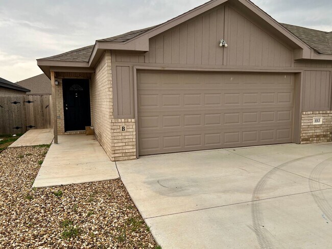 Building Photo - 1013 Preston Trails