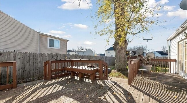 Building Photo - 3737 Whitegate Dr