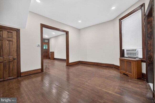 Building Photo - 5452 Catharine St