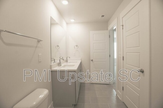 Building Photo - 35 Galley Ln