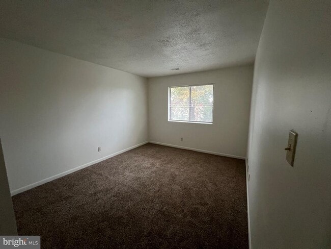 Building Photo - 610 Noahs Rd