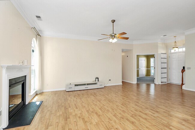 Building Photo - Beautiful 4/3 Home for Rent