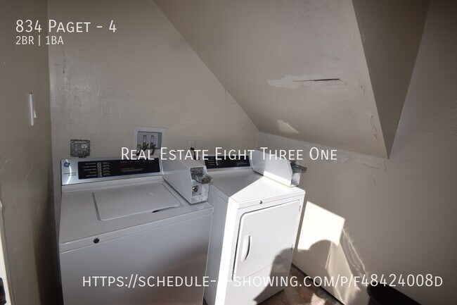 Building Photo - 834 Paget Ave