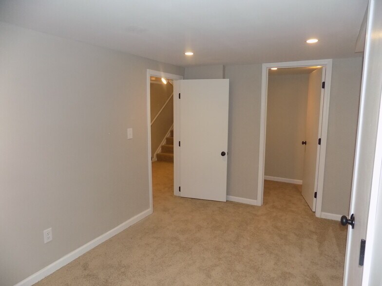 Building Photo - 3377 Hunt Club Road North