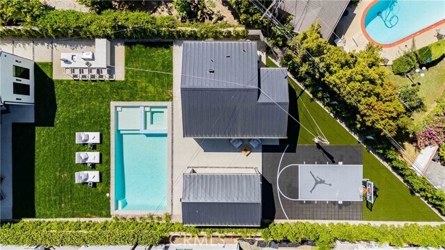 Building Photo - 16711 Moorpark St