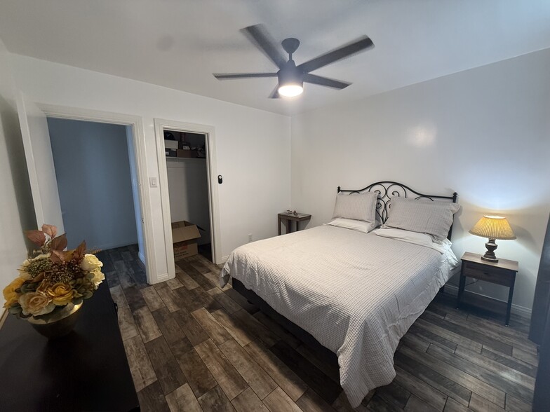 Full room - 2305 E Spaulding St
