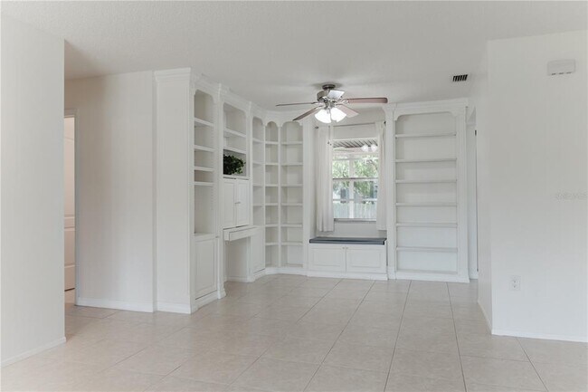 Building Photo - 6520 Meadowbrook Ln