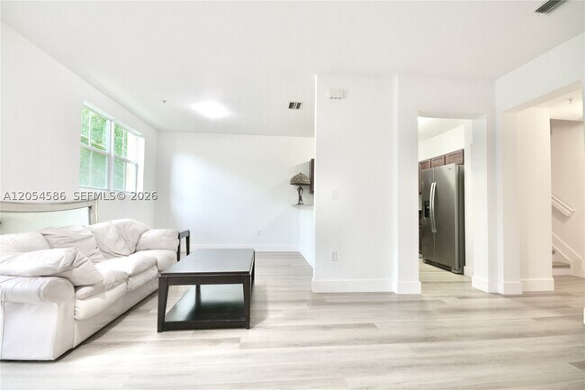 Building Photo - 10870 NW 88th St