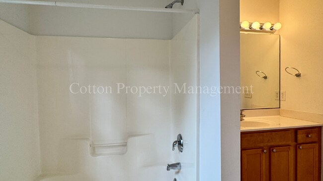 Building Photo - 3 BD//2 BA Condo / Tidal Oaks Community / 2nd Floor Unit / $1,500 per month / No Pets