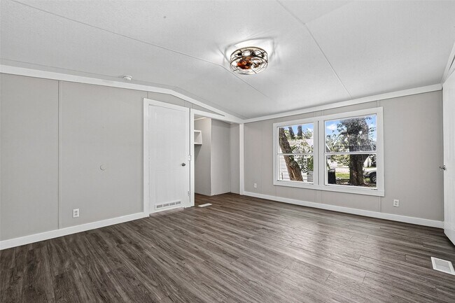 Building Photo - 2122 Koster Rd