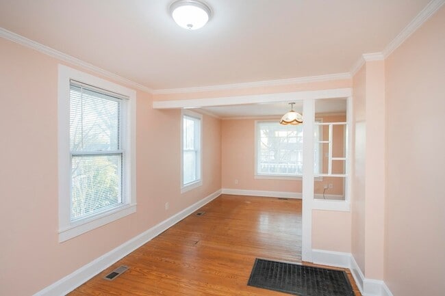 Building Photo - 909 Clarke St