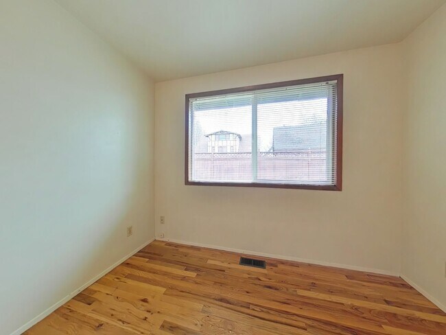 Building Photo - 2 Bedroom Duplex ~ Corvallis ~ Pet Friendly