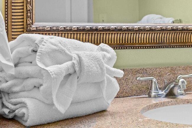 Building Photo - 6804 N Ocean Blvd