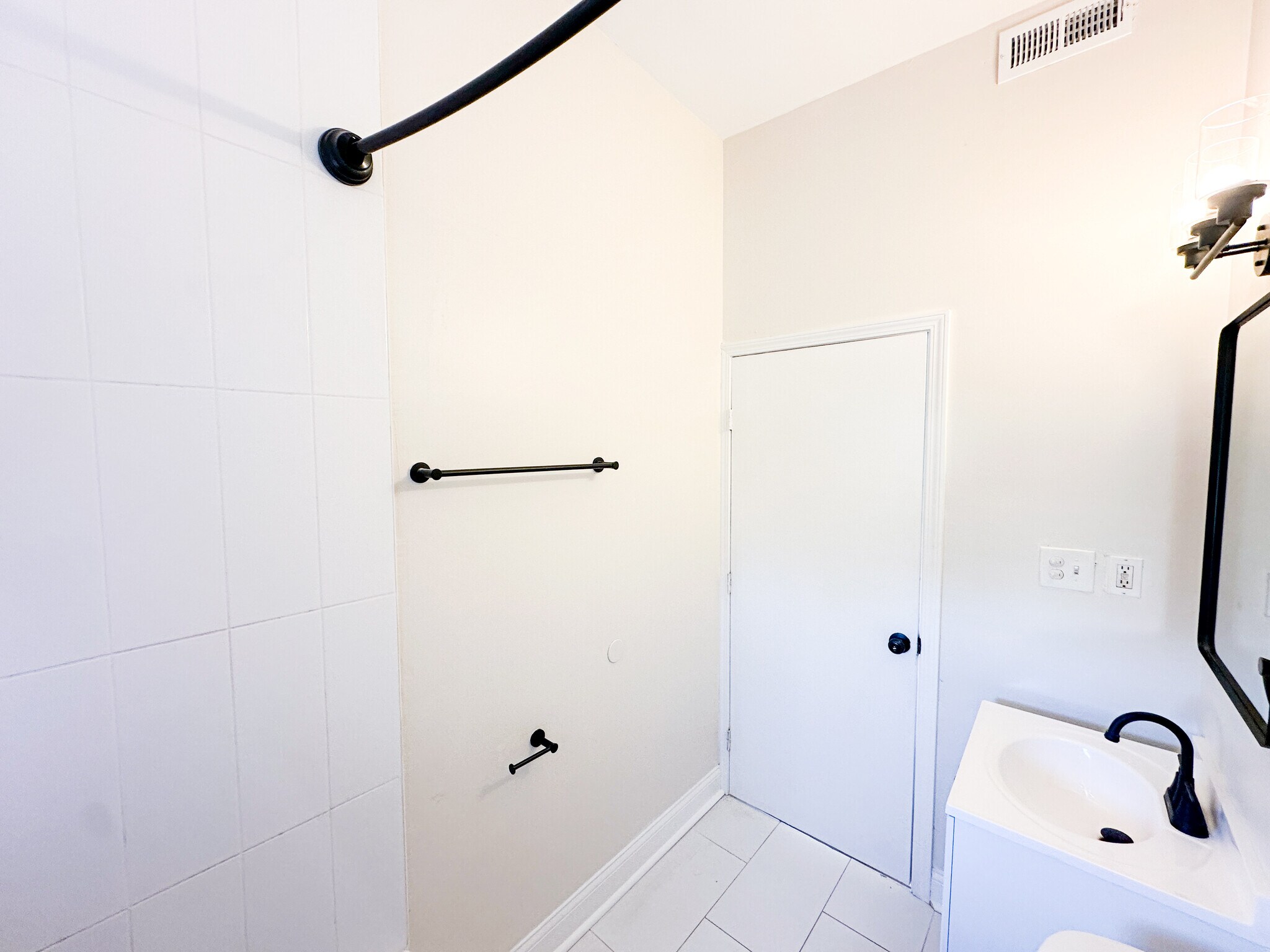 Building Photo - 3333 California Ave