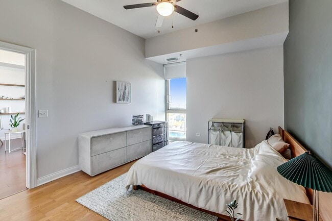 Building Photo - 230 W Division St