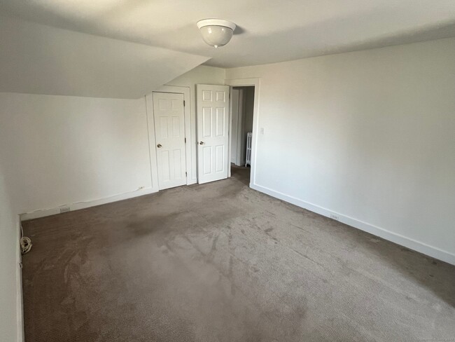 Building Photo - 49 Grandview Dr