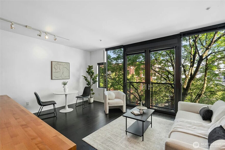 Building Photo - 1111 E Pike St